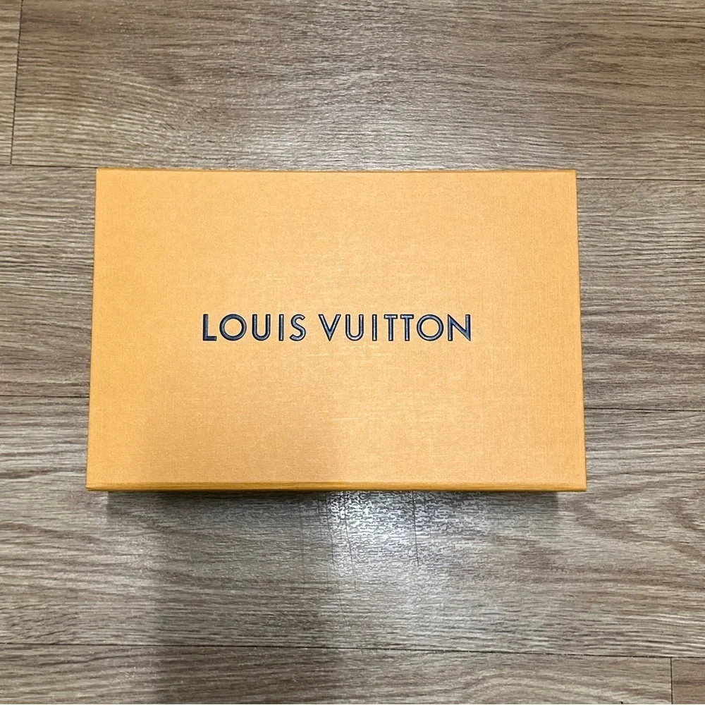 Louis Vuitton Horizon 50 Cover